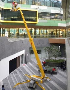 南山高空作業(yè)車(chē)、升降機(jī)與腳手架租賃 深圳本地服務(wù)與貨梯制造全解析